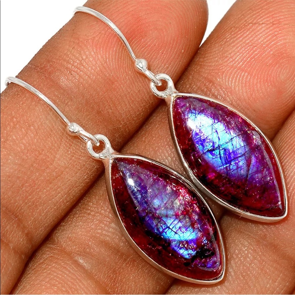 Gorgeous red flash labradorite and garnet sterling silver earrings - Picture 3 of 8